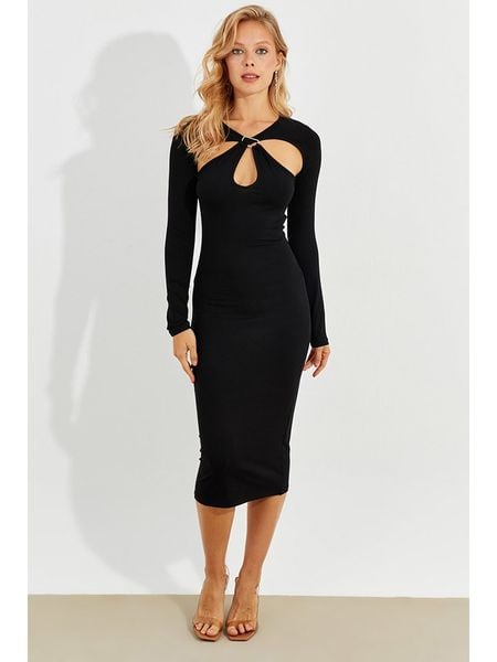 Milan Kiss Sukienka w kolorze czarnym rozmiar: M. Czarne sukienki damskie Milan Kiss, m, bez wzorów, bez kołnierzyka, bez ramiączek, maxi. Za 165.31 zł.