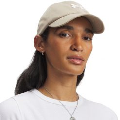 Czapka z daszkiem damska Under Armour Blitzing Adj OSFM. Białe czapki z daszkiem damskie Under Armour, bez wzorów. Za 79.00 zł.