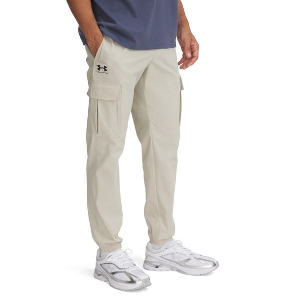 Spodnie Mężczyzna UNDER ARMOUR UA VIBE WOVEN CARGO PANTS. Brązowe spodnie sportowe męskie Under Armour, m. Za 358.95 zł.