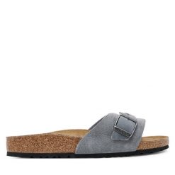 Klapki Birkenstock. Szare klapki damskie Birkenstock, bez wzorów, bez obcasa. Za 539.99 zł.