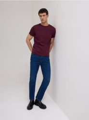 T-shirt slim z bawełny merceryzowanej - bordowy. Czerwone t-shirty męskie Reserved, l, bez wzorów, z bawełny, bez kołnierzyka. Za 99.99 zł.