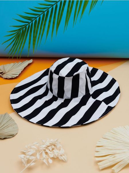 Kapelusz - czarny. Czarne kapelusze damskie Sinsay, bez wzorów. Za 29.99 zł.