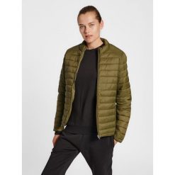 Damska kurtka puchowa Hummel Red. Zielone kurtki damskie HUMMEL, xs, bez wzorów, z materiału, bez kaptura. Za 246.40 zł.