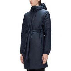 Kurtka RAINS LOHJA LONG INSULATED CURVE J Niebieski. Niebieskie kurtki damskie Rains, bez wzorów, z tkaniny, bez kaptura. Za 1,208.34 zł.