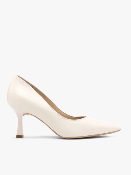 Kremowe ślubne czółenka z obcasem flare. Brązowe czółenka damskie Ryłko, bez wzorów, z gumy, bez obcasa, na obcasie. Za 379.99 zł.