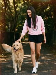 Dresowe szorty z kieszeniami - czarny. Czarne szorty damskie Sinsay, bez wzorów, z dresówki. Za 19.99 zł.