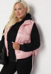 Różowa Kamizelka Pikowana z Wysokim Kołnierzem i Kieszeniami Irinae. Czerwone kamizelki damskie Born2be, xl, z materiału. Za 149.99 zł.