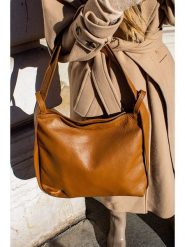 Victor & Hugo Paris Skórzana torebka "Teva" w kolorze karmelowym - 40 x 36 x 9 cm rozmiar: onesize. Brązowe torebki klasyczne damskie Victor & Hugo Paris, bez wzorów, z materiału, bez dodatków. Za 304.99 zł.