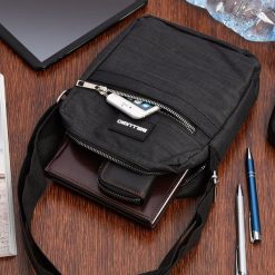 Torba na ramię męska saszetka listonoszka raportówka czarna lekka pojemna GR-7405. Czarne torby męskie na ramię bez wzorów, na ramię. Za 54.99 zł.