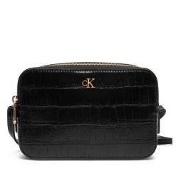 Torebka Calvin Klein. Czarne listonoszki damskie CALVIN KLEIN, bez wzorów, bez dodatków. Za 349.99 zł.