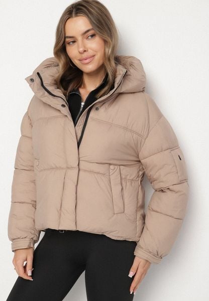 Beżowa Pikowana Kurtka Puffer z Kapturem i Kieszonką przy Rękawie Galieana. Brązowe kurtki damskie Born2be, l, bez wzorów, z dzianiny, z kapturem. Za 169.99 zł.