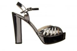 Sandały Bayla-187 1840-7023 Platinum 187034, Czarny, Skóra ekologiczna - 41. Czarne sandały damskie Bayla, bez wzorów, z lakierowanej skóry, bez obcasa, na obcasie. W wyprzedaży za 134.10 zł.