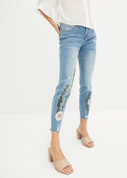 Jeansy skinny, średni stan, z dodatkiem stretchu. Niebieskie jeansy damskie bonprix. Za 147.99 zł.