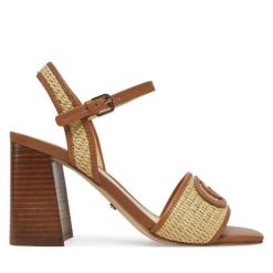 Sandały Guess. Brązowe sandały damskie Guess, z aplikacjami, bez obcasa, na słupku. Za 369.99 zł.