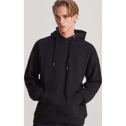 Gładka bluza z kapturem - Czarny. Czarne bluzy z kapturem męskie Reserved, l. Za 89.99 zł.