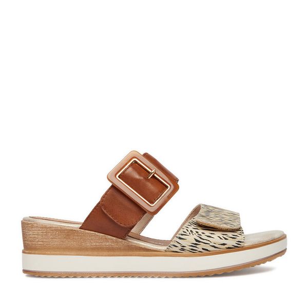 Klapki Remonte. Brązowe klapki damskie Remonte, bez wzorów, bez obcasa. Za 349.99 zł.