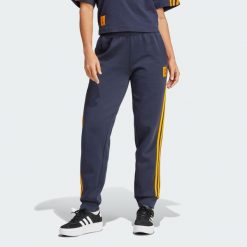 Spodnie Real Madrid Doubleknit. Niebieskie spodnie materiałowe damskie Adidas, bez wzorów, sportowe. W wyprzedaży za 260.30 zł.
