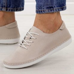 Beżowe ażurowe skórzane półbuty damskie S.Barski 7079. Brązowe półbuty damskie S.BARSKI, w ażurowe wzory, z jeansu, casualowe, bez obcasa, na płaskiej podeszwie. Za 239.00 zł.