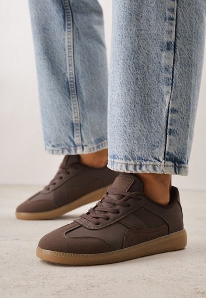 Brązowe Sneakersy VICES Typu Klasyczne Tenisówki z Łączonych Materiałów Azinina. Brązowe trampki i tenisówki damskie Born2be, bez wzorów, z jeansu. Za 84.99 zł.