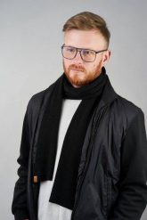 Męski czarny szalik na zimę Brødrene s6 104. Czarne szaliki męskie na zimę, bez wzorów. Za 41.20 zł.