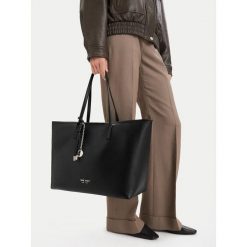 Torebka Nine West. Czarne torebki klasyczne damskie Nine West, bez wzorów, bez dodatków. Za 279.99 zł.