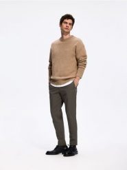 Spodnie carrot fit - zielony. Zielone spodnie materiałowe męskie Reserved, bez wzorów, z bawełny. Za 149.99 zł.