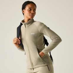 Damska kurtka polarowa Malana Softshell z zamkiem błyskawicznym. Białe kurtki softshell damskie Regatta, l, bez wzorów, z materiału, bez kaptura. W wyprzedaży za 199.99 zł.