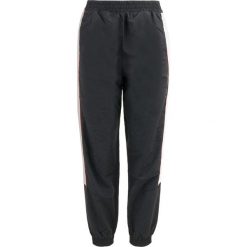 Damskie spodnie sportowe Play Loose Grey. Białe spodnie dresowe damskie Only, s, z nylonu, do piłki nożnej. Za 146.99 zł.