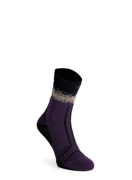 Skarpety do biegania X-Socks Trailrun Terraskin Perform Crew. Fioletowe skarpetki męskie X-Socks, bez wzorów, z dzianiny. Za 120.99 zł.