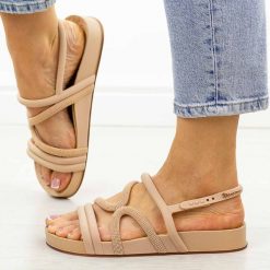 Beżowe płaskie sandały damskie Ipanema Walk 27211. Brązowe sandały damskie Ipanema, bez wzorów, z gumy, bez obcasa, na płaskiej podeszwie. Za 149.00 zł.