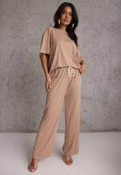 Beżowy Oversizowy Komplet Zdobiony Cyrkoniami T-shirt i Spodnie Arnateia. Brązowe spodnie materiałowe damskie Renee, z aplikacjami. Za 89.99 zł.