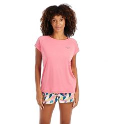 Koszulka damska Protest Happy. Czerwone bluzki damskie Protest, bez wzorów, bez kołnierzyka, bez ramiączek. Za 217.50 zł.