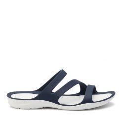 Klapki Crocs. Niebieskie klapki damskie Crocs, bez wzorów, bez obcasa. Za 119.99 zł.