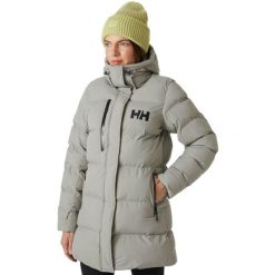 Damska kurtka puchowa parka Helly Hansen Adore. Szare parki damskie Helly Hansen, bez wzorów, z puchu. W wyprzedaży za 1,205.50 zł.
