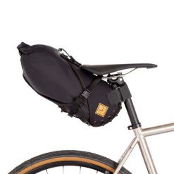 Torba rowerowa Saddle Bag 8L Czarny RESTRAP. Czarne torebki klasyczne damskie RESTRAP, bez wzorów, bez dodatków. Za 561.55 zł.