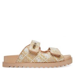 Klapki Guess. Brązowe klapki damskie Guess, z aplikacjami, bez obcasa. Za 399.99 zł.