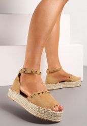 Brązowe Sandały Espadryle na Platformie z Plecionką Ozdobione Ćwiekami Salphie. Brązowe sandały damskie Renee, bez wzorów, bez obcasa, na platformie. Za 29.99 zł.
