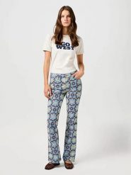 Wrangler Koszulka w kolorze białym rozmiar: L. Białe bluzki damskie Wrangler, l, bez wzorów, z bawełny, bez kołnierzyka. Za 56.99 zł.