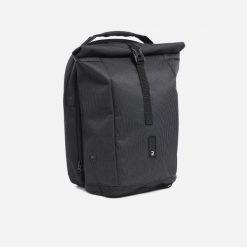 Plecak / sakwa podwójna rowerowa Btwin na bagażnik 27 litrów odblaskowa. Czarne plecaki męskie Decathlon, bez wzorów, z materiału. Za 399.99 zł.