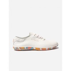 Buty sportowe damskie TBS Confort. Białe buty sportowe na co dzień damskie Tbs, bez wzorów, tenisowe. Za 437.00 zł.