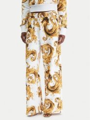 Versace Jeans Couture Spodnie dresowe 80HAA320 FS196 Biały Regular Fit. Białe jeansy damskie Versace Jeans Couture, xs, bez wzorów, z bawełny. Za 1,179.00 zł.