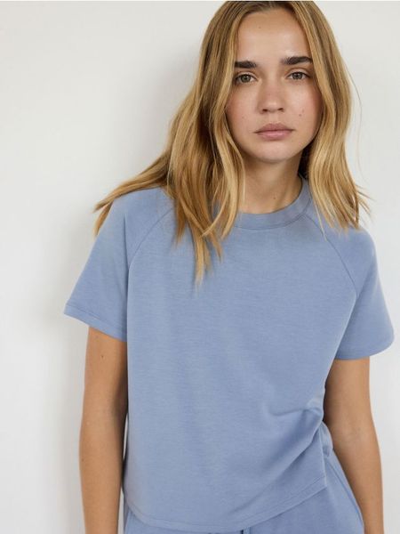 T-shirt z modalem - jasnoniebieski. Niebieskie t-shirty damskie Reserved, l, bez wzorów, z dzianiny, bez kołnierzyka. W wyprzedaży za 39.99 zł.