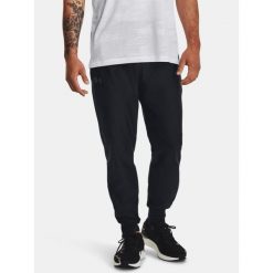 Spodnie do biegania męskie Under Armour Launch Pro. Czarne spodnie materiałowe męskie Under Armour, bez wzorów, sportowe. Za 269.99 zł.