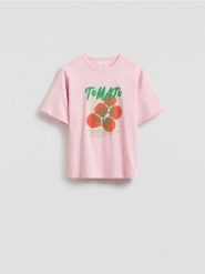 T-shirt oversize z nadrukiem - różowy. Czerwone t-shirty damskie Reserved, l, bez wzorów, z bawełny, bez kołnierzyka. W wyprzedaży za 39.99 zł.