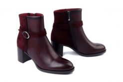 TAMARIS 1-25363-45 537 merlot, botki damskie. Czerwone botki damskie Tamaris, z polaru, bez obcasa, na obcasie, bez zapięcia. Za 449.90 zł.