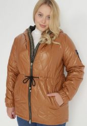 Brązowa Kurtka Pikowana z Kapturem Laakso. Brązowe kurtki damskie Born2be, plus size, bez wzorów, z jeansu, z kapturem. Za 109.99 zł.