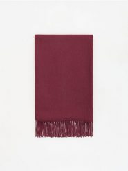Szalik z dodatkiem wiskozy - burgundowy. Czerwone szaliki i kominy damskie Reserved, bez wzorów, z wiskozy. Za 59.99 zł.