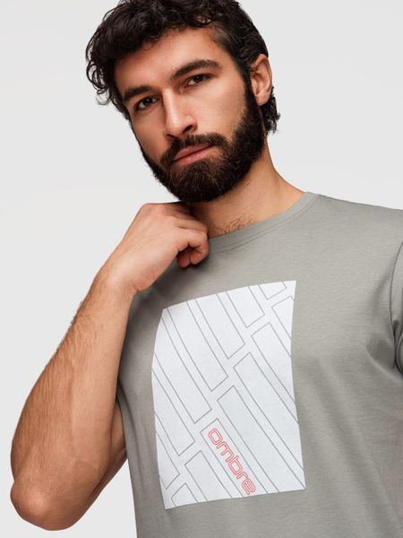 T-shirt męski bawełniany z geometrycznym nadrukiem - szary V3 - Rozmiar: S. Szare t-shirty męskie Ombre Clothing, m, z aplikacjami, z bawełny, bez kołnierzyka. Za 109.99 zł.