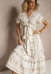 Biała Rozkloszowana Sukienka Boho z Bawełny z Chwostami Haftami i Metaliczną Nicią Divirna. Białe sukienki damskie Renee, na imprezę, na lato, l, z aplikacjami, z bawełny, boho, bez kołnierzyka, bez ramiączek, maxi, rozkloszowane. Za 199.99 zł.