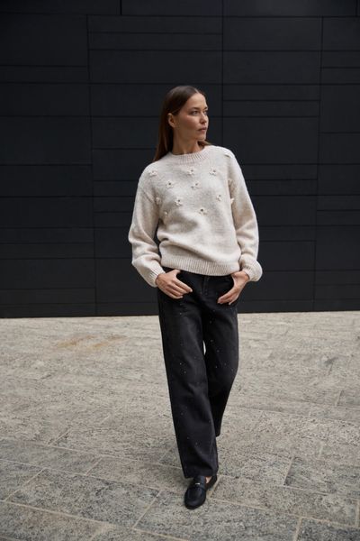 Sweter z aplikacją beżowy. Brązowe swetry klasyczne damskie MOODO, l, z poliamidu, bez kołnierzyka. Za 159.99 zł.